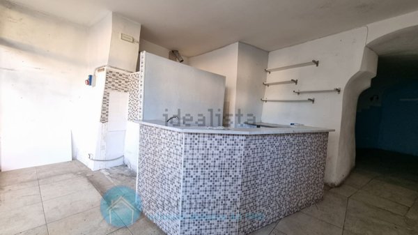 locale commerciale in vendita a Varazze