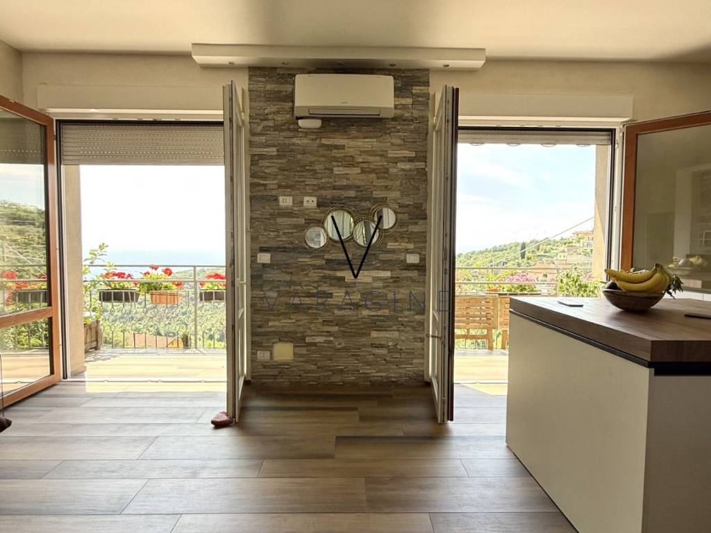 appartamento in vendita a Varazze in zona Castagnabuona