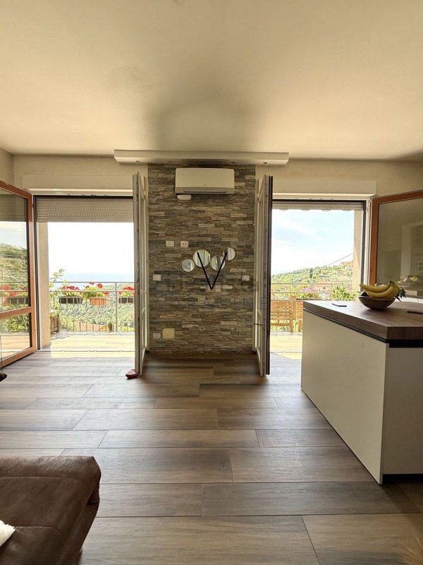 appartamento in vendita a Varazze in zona Castagnabuona