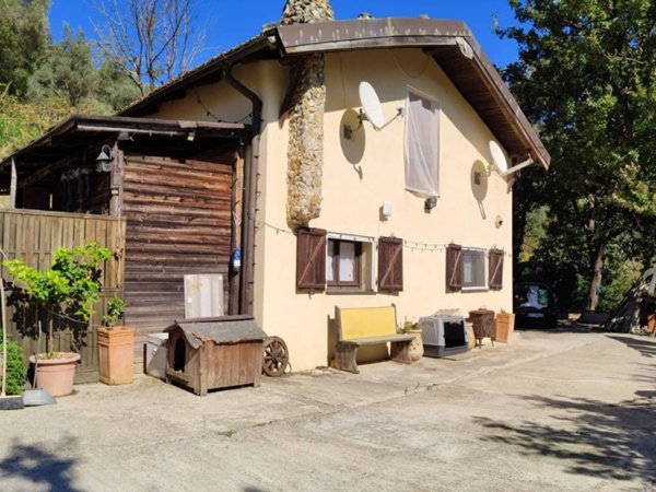 casa indipendente in vendita a Varazze