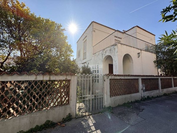 casa indipendente in vendita a Varazze
