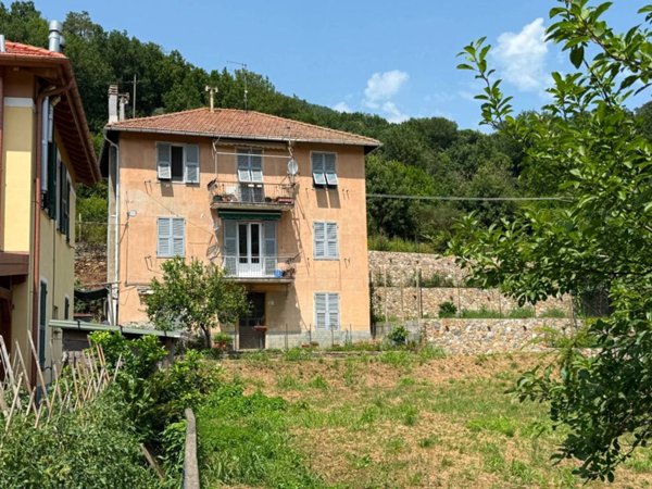 appartamento in vendita a Varazze in zona Pero