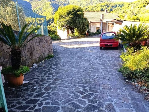 casa indipendente in vendita a Varazze in zona Pero