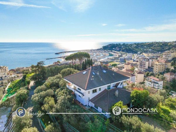 casa indipendente in vendita a Varazze