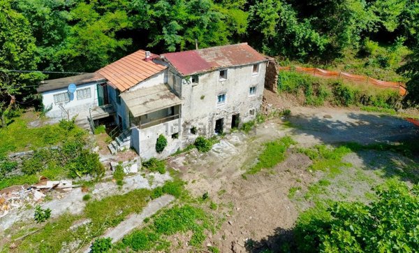 casale in vendita a Varazze in zona Pero