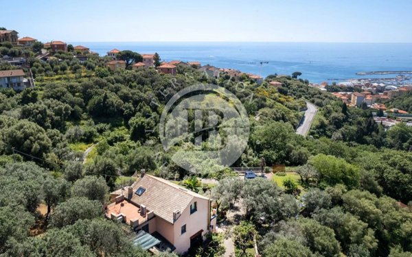 casa indipendente in vendita a Varazze