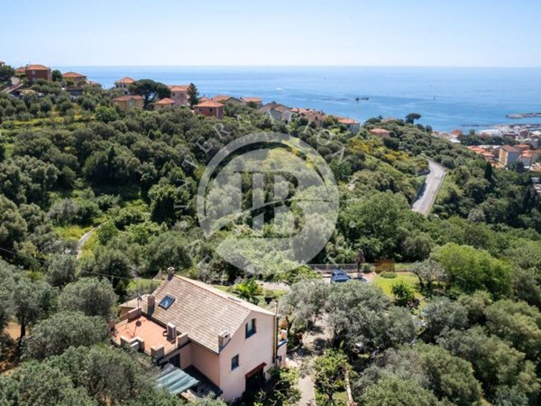 casa indipendente in vendita a Varazze