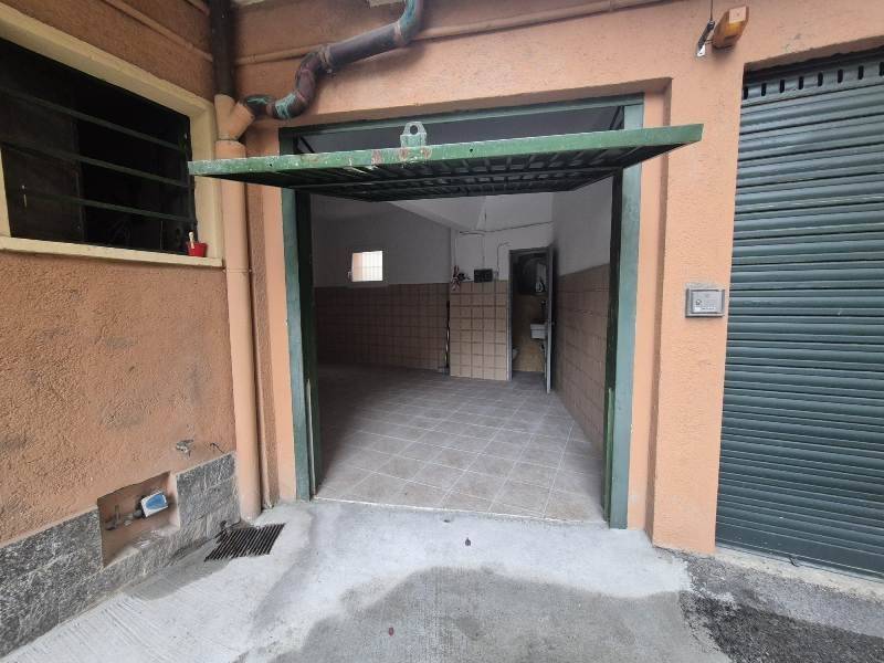locale commerciale in vendita a Varazze