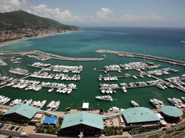 negozio in vendita a Varazze