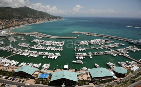 negozio in vendita a Varazze