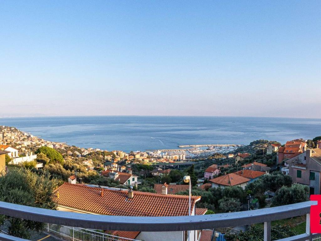 appartamento in vendita a Varazze in zona Castagnabuona