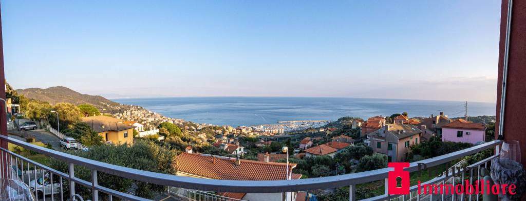 appartamento in vendita a Varazze in zona Castagnabuona