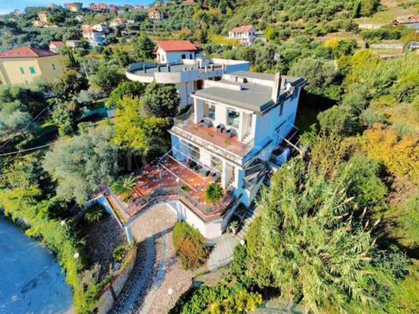 casa indipendente in vendita a Varazze in zona Castagnabuona