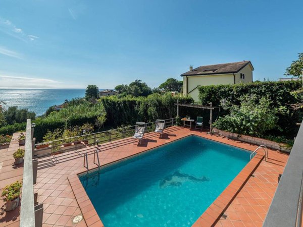 casa indipendente in vendita a Varazze