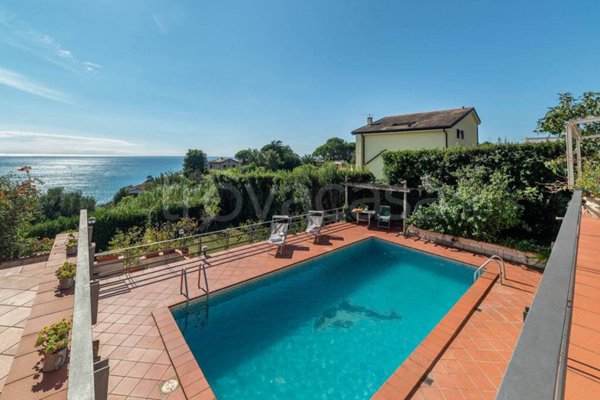 casa indipendente in vendita a Varazze