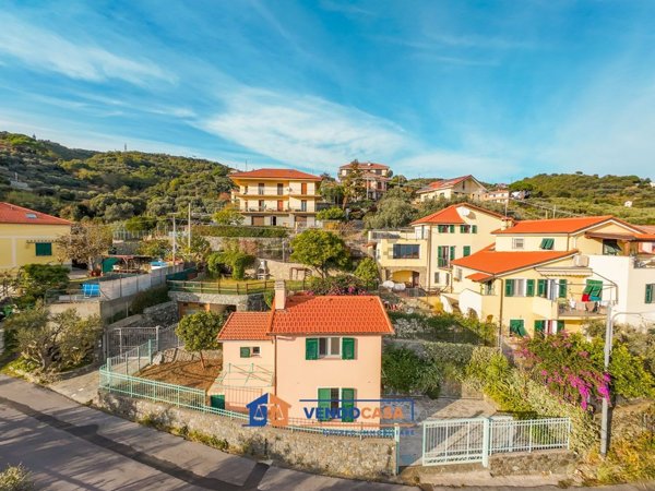 appartamento in vendita a Varazze in zona Castagnabuona