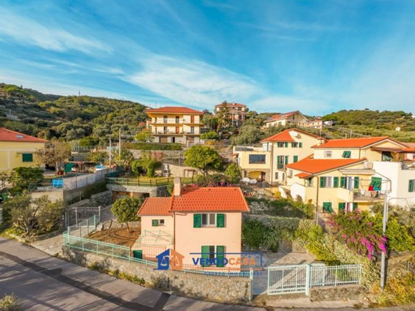 casa indipendente in vendita a Varazze in zona Castagnabuona
