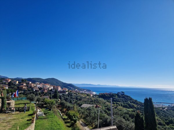 appartamento in vendita a Varazze in zona Castagnabuona