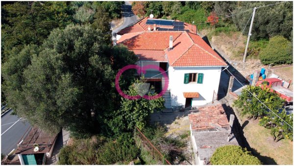 casa indipendente in vendita a Varazze in zona Casanova