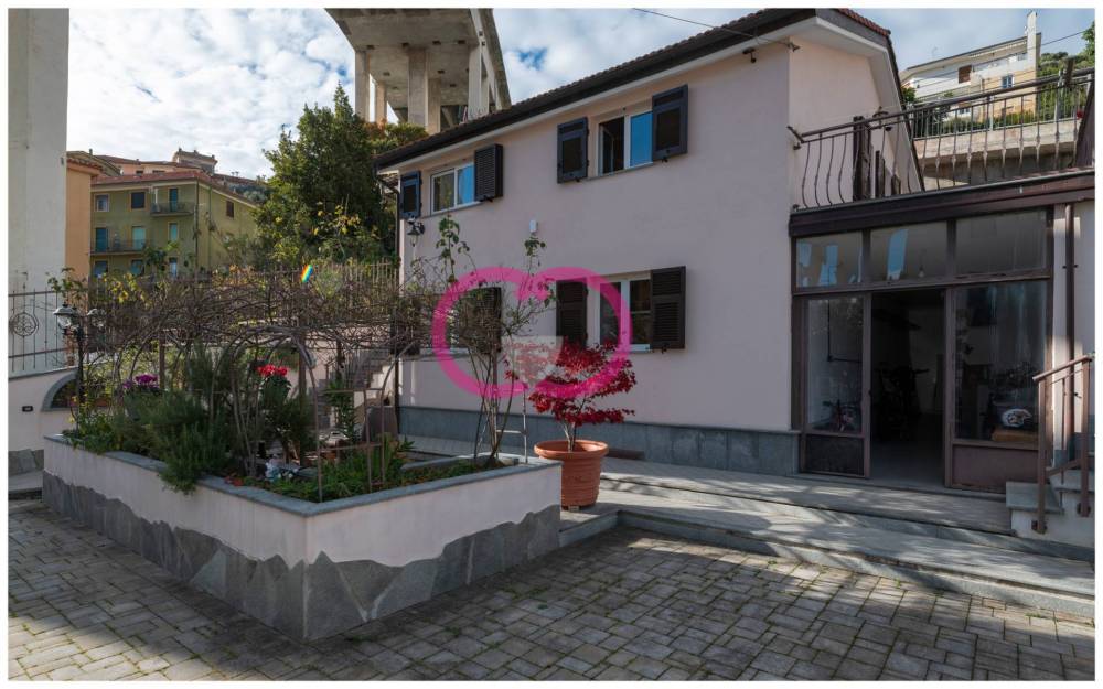 casa indipendente in vendita a Varazze