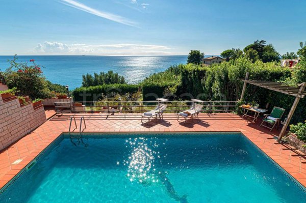 casa indipendente in vendita a Varazze