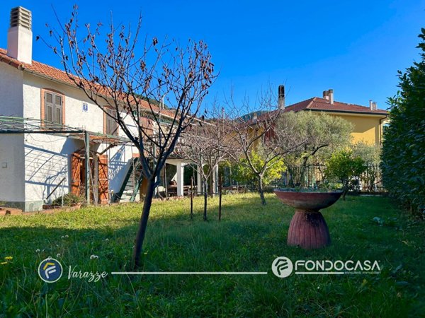 casa indipendente in vendita a Varazze in zona Casanova