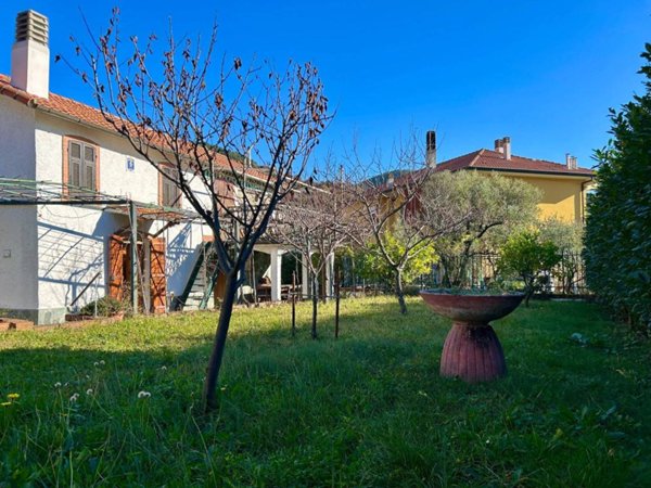 casa indipendente in vendita a Varazze in zona Casanova