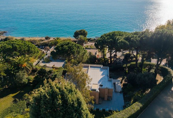 casa indipendente in vendita a Varazze