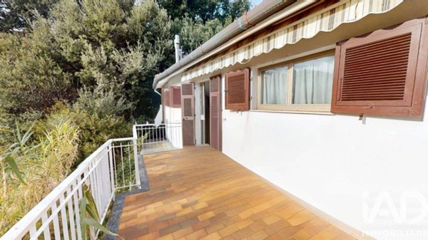 casa indipendente in vendita a Varazze in zona Pero