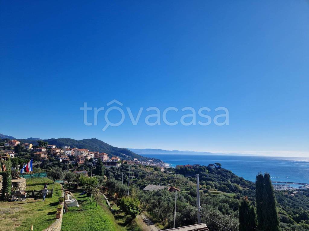 appartamento in vendita a Varazze in zona Castagnabuona