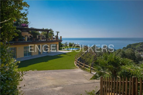 casa indipendente in vendita a Varazze