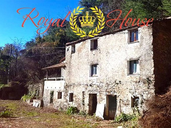 casale in vendita a Varazze in zona Pero