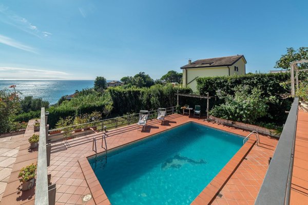 casa indipendente in vendita a Varazze