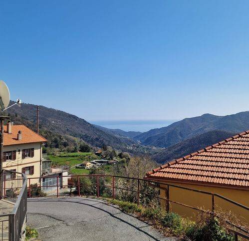 casa indipendente in vendita a Varazze in zona Alpicella