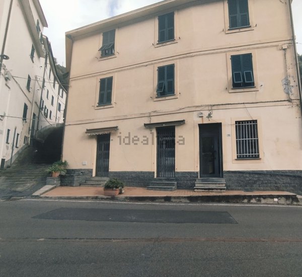 locale commerciale in vendita a Varazze