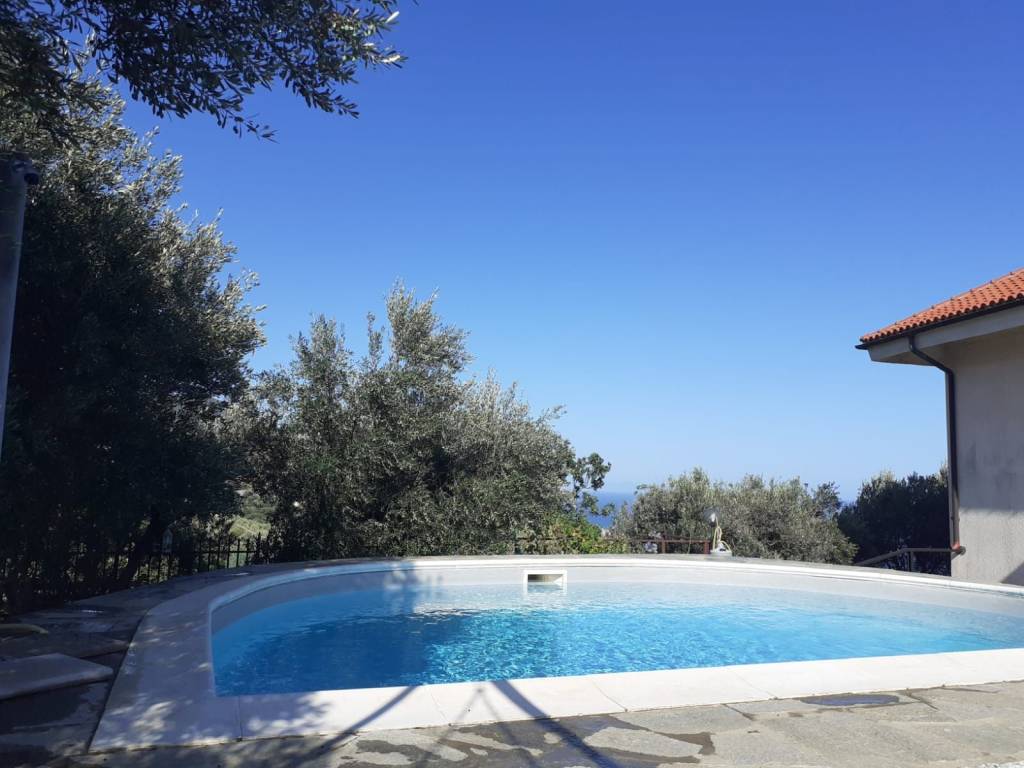 casa indipendente in vendita a Varazze in zona Castagnabuona