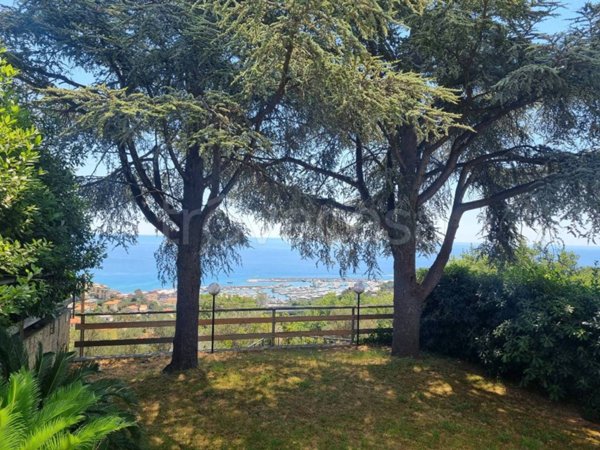 casa indipendente in vendita a Varazze in zona Castagnabuona