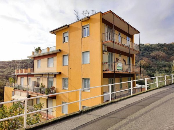 appartamento in vendita a Varazze in zona Castagnabuona