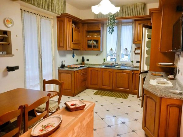 appartamento in vendita a Varazze in zona Castagnabuona