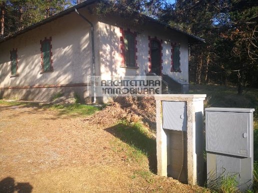 casale in vendita a Varazze in zona Alpicella