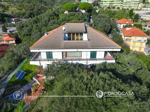 casa indipendente in vendita a Varazze