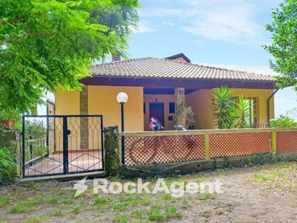 appartamento in vendita a Varazze in zona Faje