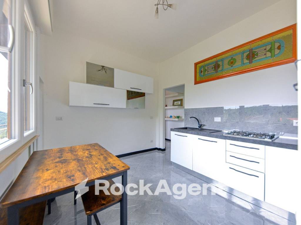 appartamento in vendita a Varazze in zona Faje