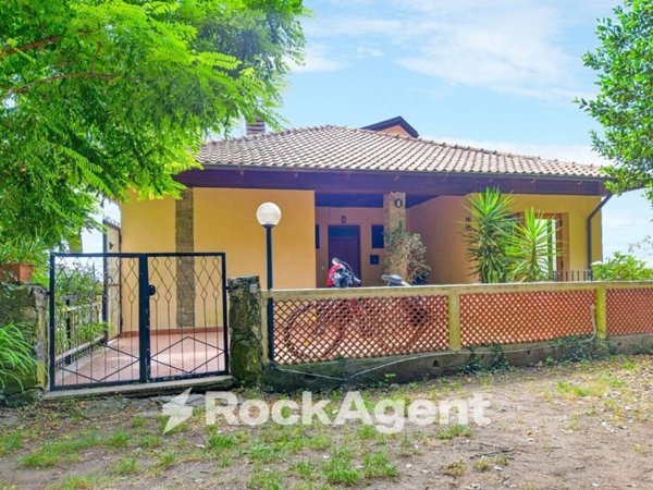 appartamento in vendita a Varazze in zona Faje