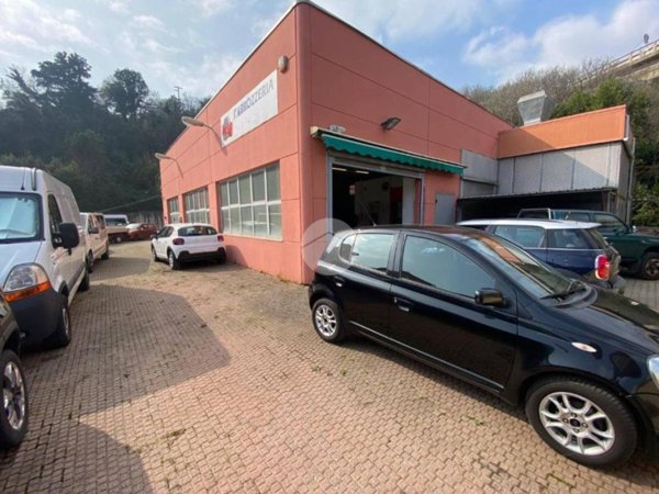 locale commerciale in vendita a Varazze