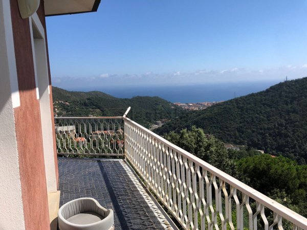 casa indipendente in vendita a Varazze in zona Casanova