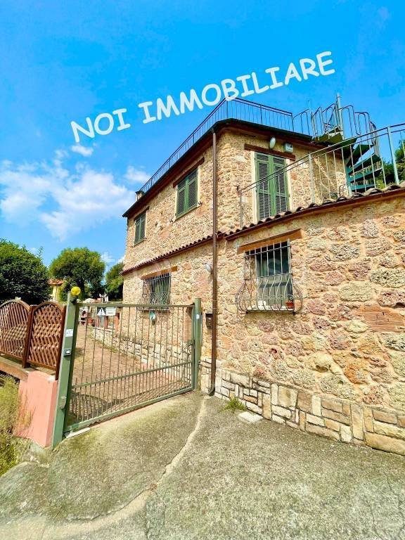 casa indipendente in vendita a Varazze in zona Pero