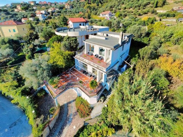 casa indipendente in vendita a Varazze