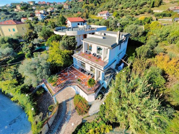 casa indipendente in vendita a Varazze in zona Castagnabuona