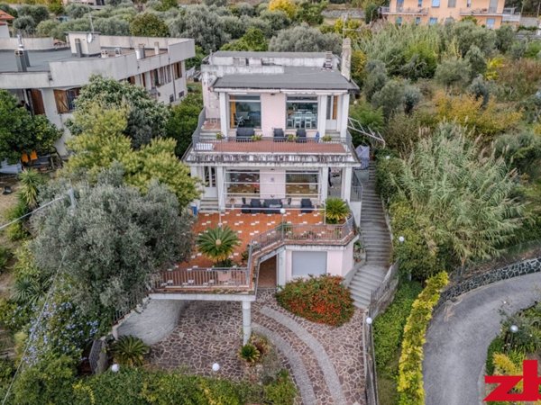 casa indipendente in vendita a Varazze